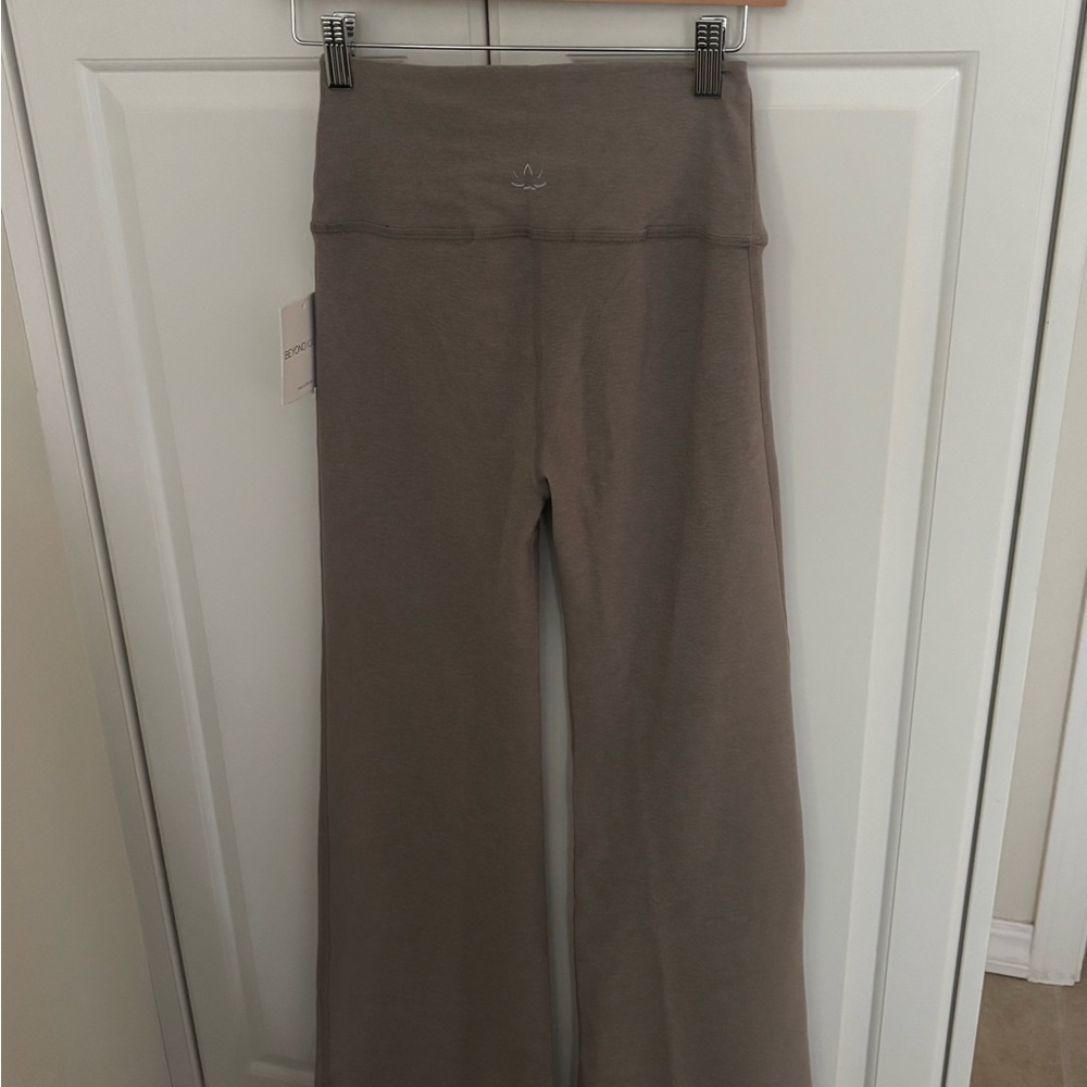 NWT Beyond Yoga Flare Legging - Picture 2 of 3